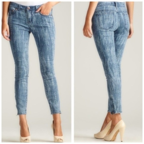 Free People Denim - Free People feather jeans!